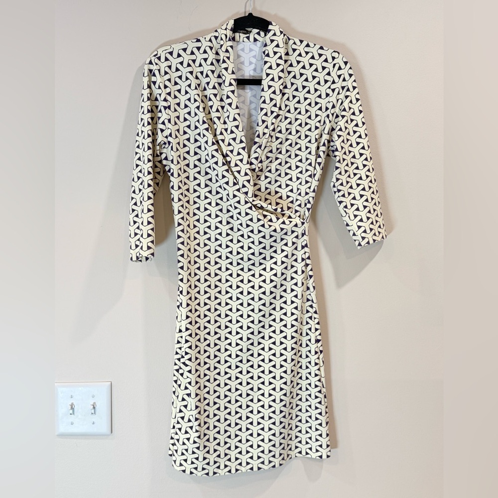 🔥J. McLaughlin Ivory and Purple Geometric Wrap-Style Dress Size XS EC🔥